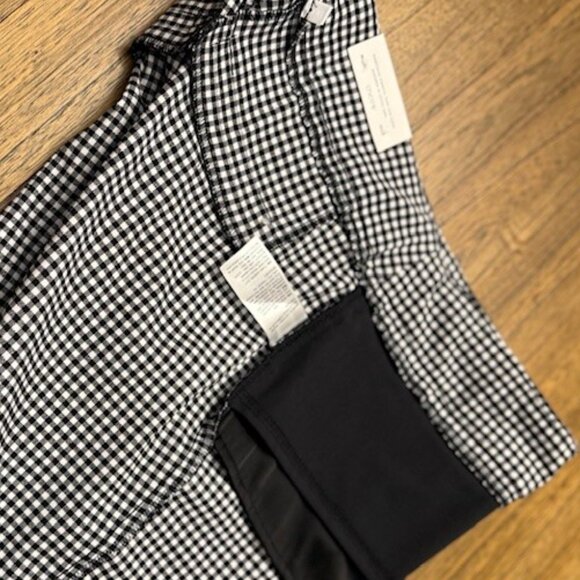 CHICO'S So Slimming Brigitte Slim Leg Capri - Picture 14 of 15